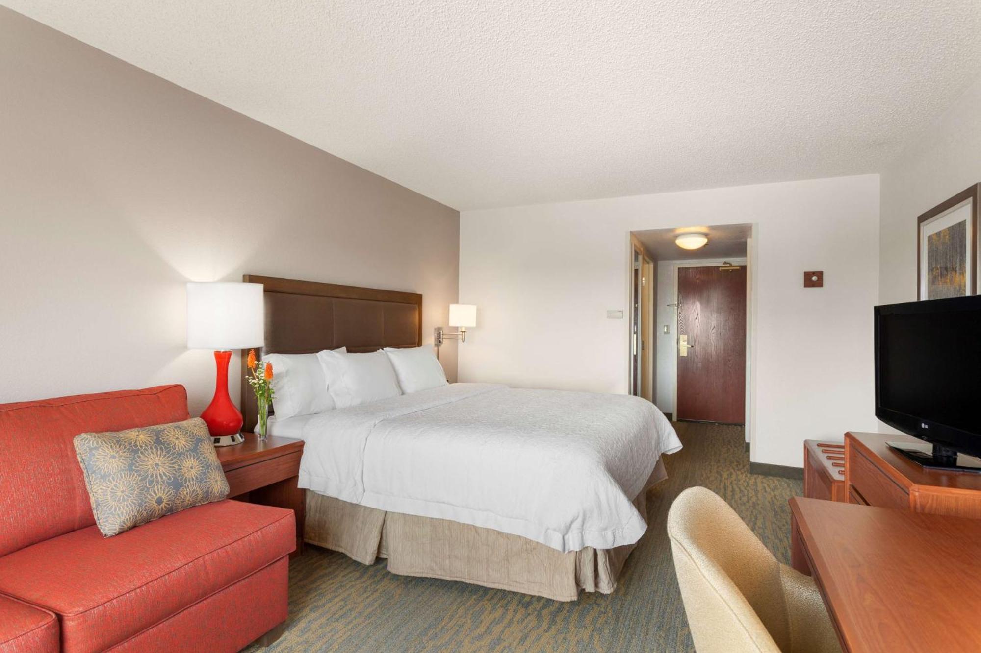 Hampton Inn & Suites Denver-Cherry Creek Exterior photo